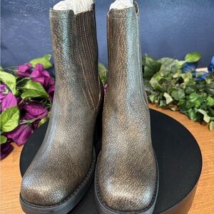 NIB Kenneth Cole New York Jet Chelsea Boots Size 6.5